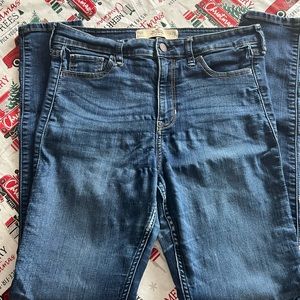 Size 9 Hollister skinny jeans
